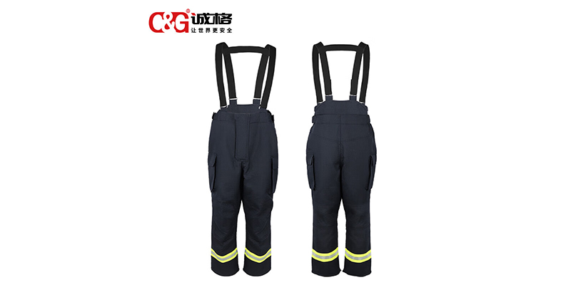 消防員滅火防護(hù)服 vs 戰(zhàn)斗服：功能對比與適用場景解析